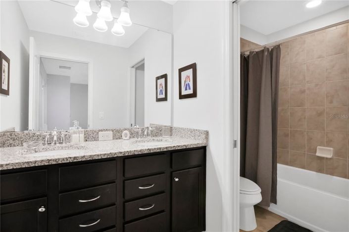 Image No.21-5 Bed Townhouse for sale