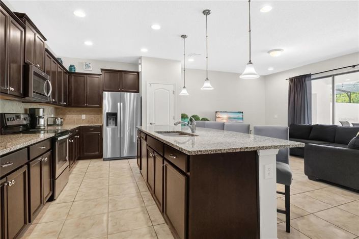 Image No.5-5 Bed Townhouse for sale