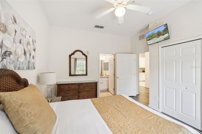 Image No.12-3 Bed Property for sale