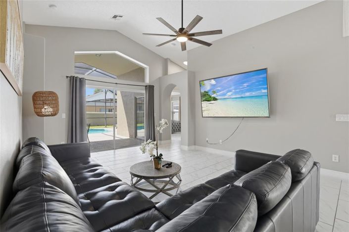 Image No.12-4 Bed Property for sale