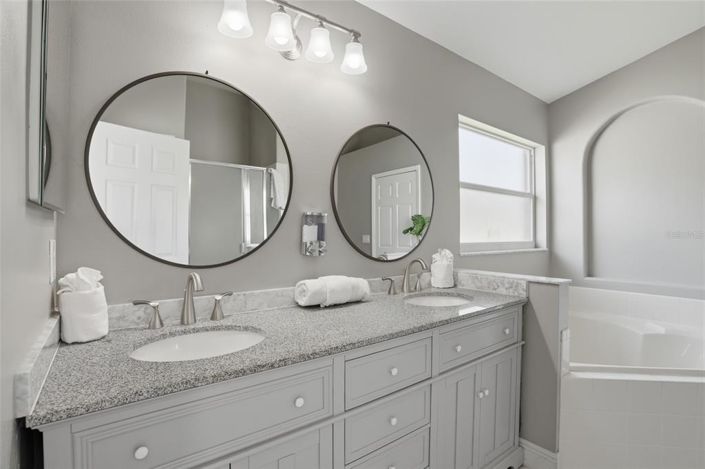 Image No.19-4 Bed Property for sale