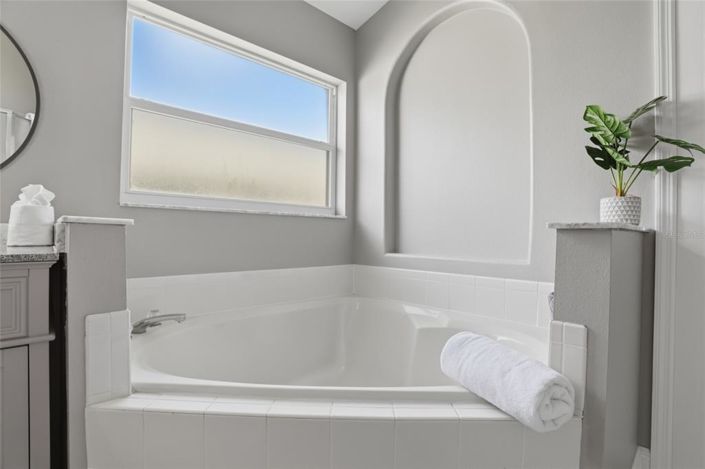 Image No.20-4 Bed Property for sale