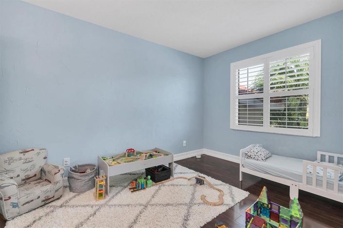 Image No.25-3 Bed Property for sale