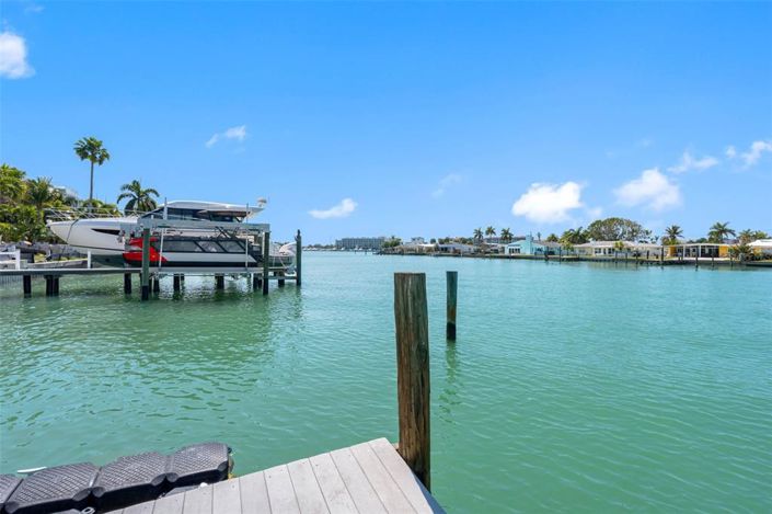 Image No.12-4 Bed Property for sale