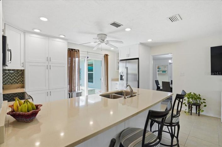 Image No.15-3 Bed Property for sale