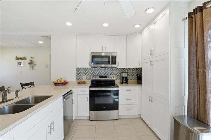 Image No.18-3 Bed Property for sale