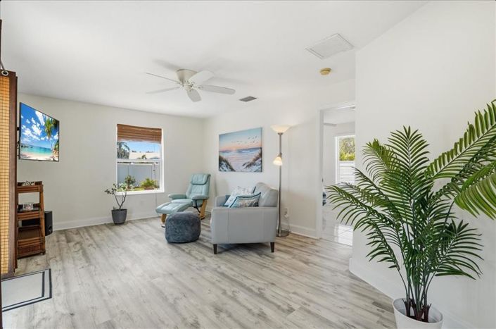 Image No.25-3 Bed Property for sale