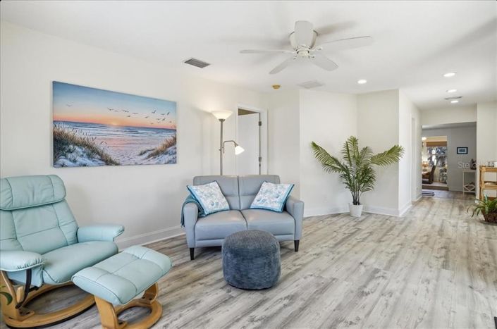 Image No.27-3 Bed Property for sale