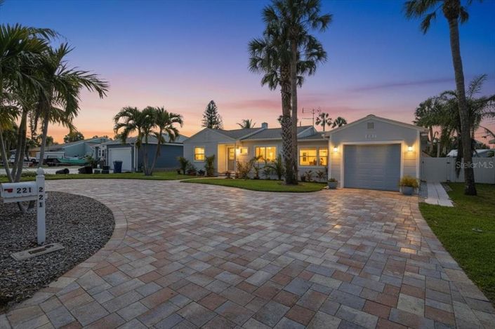 Image No.6-3 Bed Property for sale