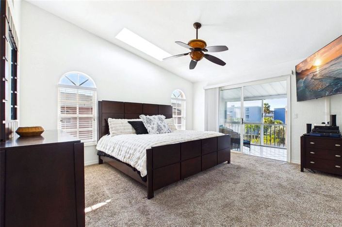 Image No.15-2 Bed Townhouse for sale