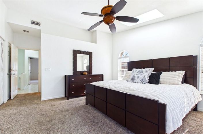 Image No.16-2 Bed Townhouse for sale