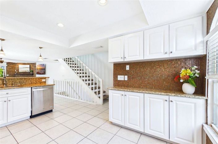 Image No.6-2 Bed Townhouse for sale