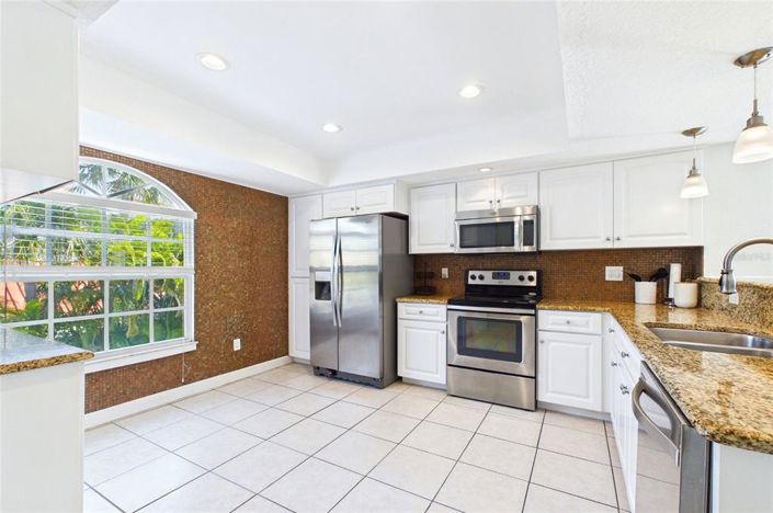 Image No.8-2 Bed Townhouse for sale