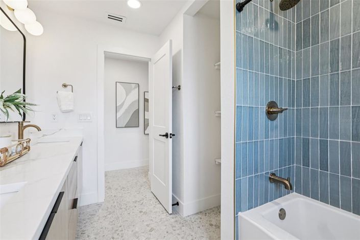 Image No.19-3 Bed Property for sale