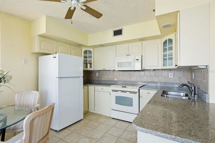 Image No.12-2 Bed Property for sale