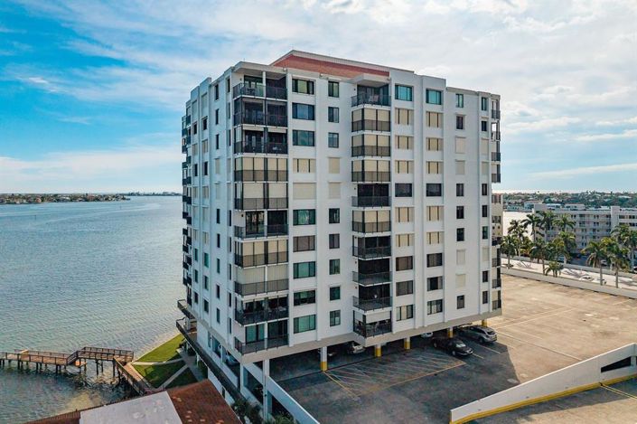 Image No.33-2 Bed Property for sale