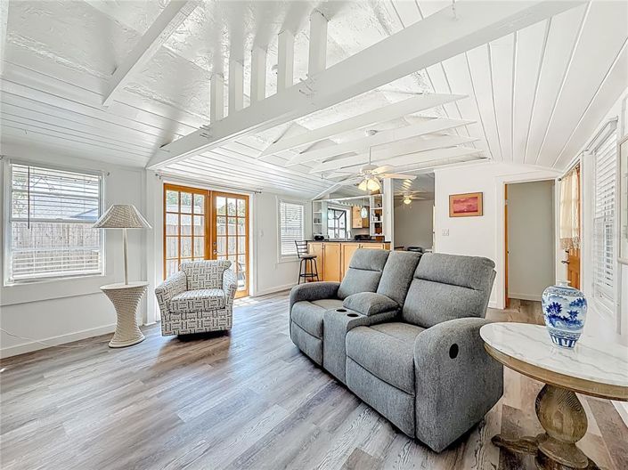 Image No.10-2 Bed Property for sale