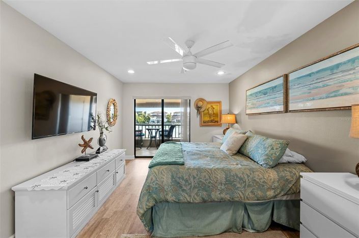 Image No.25-2 Bed Property for sale