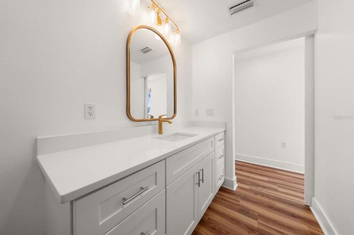 Image No.13-3 Bed Property for sale