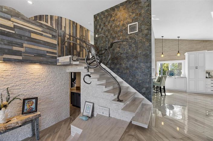 Image No.8-3 Bed Property for sale