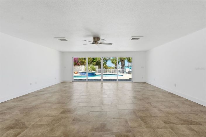 Image No.20-3 Bed Property for sale