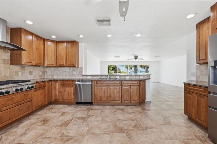 Image No.23-3 Bed Property for sale