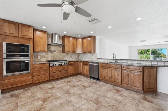 Image No.24-3 Bed Property for sale