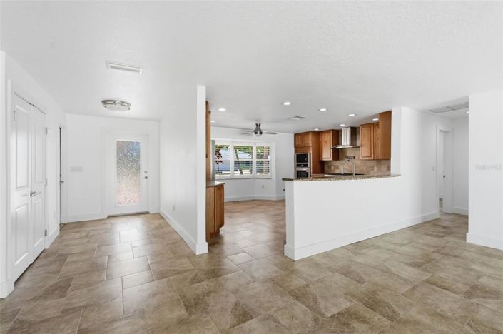 Image No.27-3 Bed Property for sale