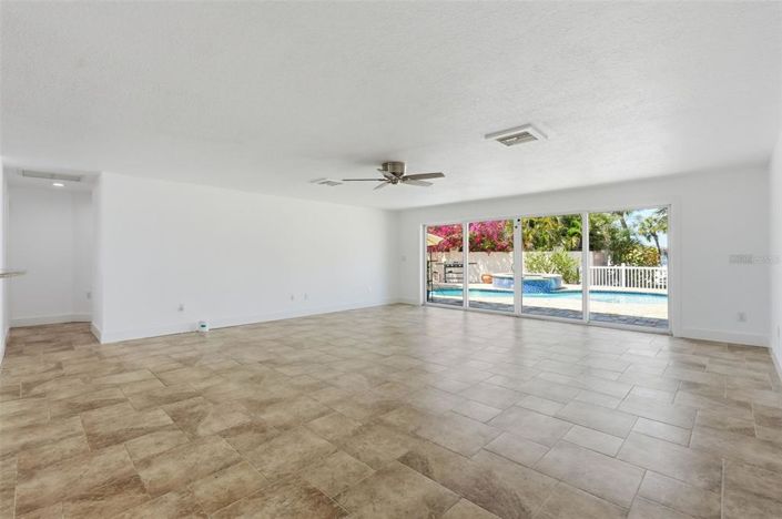 Image No.34-3 Bed Property for sale