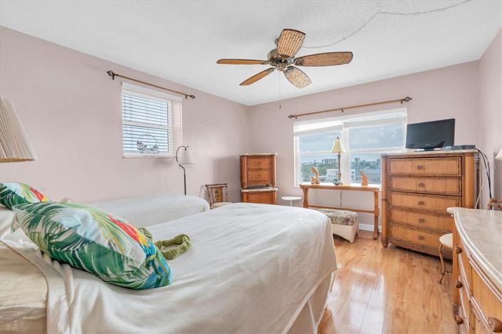 Image No.14-2 Bed Property for sale