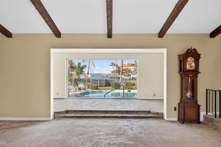 Image No.4-4 Bed Property for sale