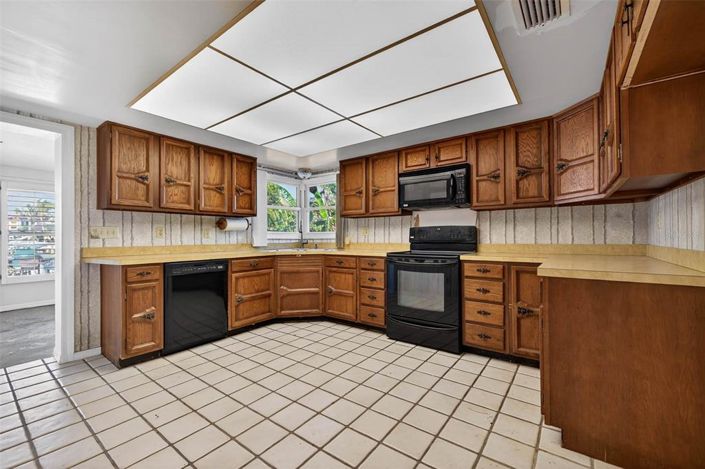 Image No.8-4 Bed Property for sale