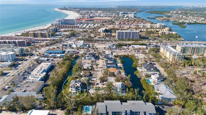 Image No.2-Propriété de 9 chambres à vendre à Sarasota