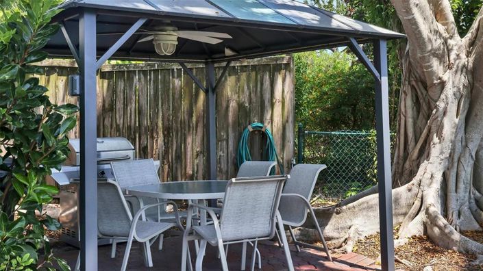 Image No.36-2 Bed Property for sale