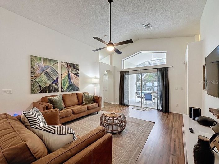 Image No.2-4 Bed Property for sale