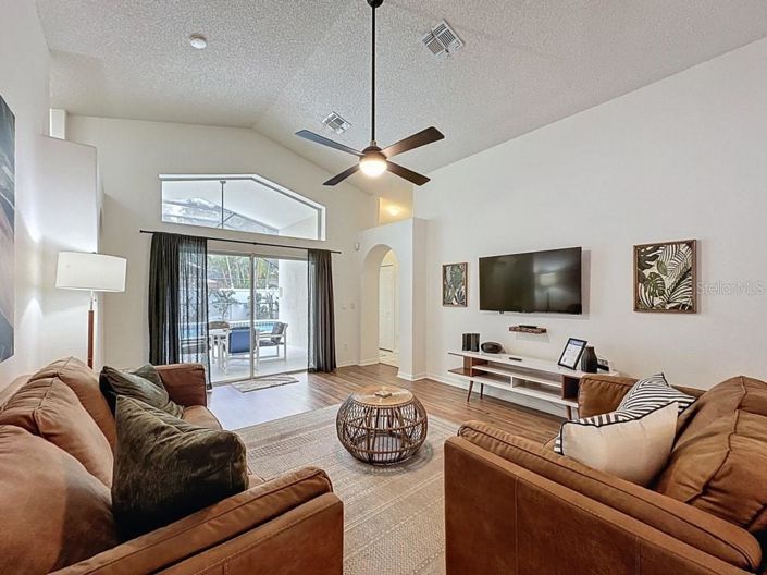 Image No.4-4 Bed Property for sale