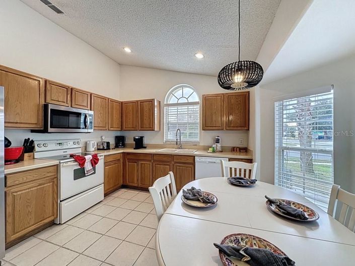 Image No.8-4 Bed Property for sale