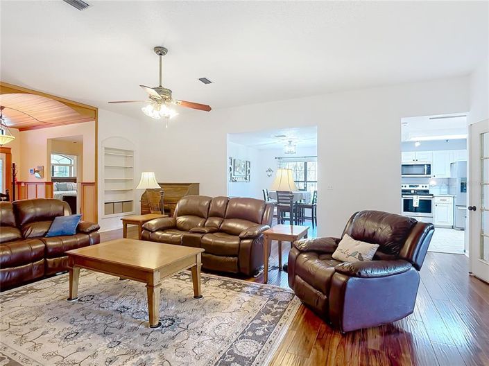 Image No.6-3 Bed Property for sale