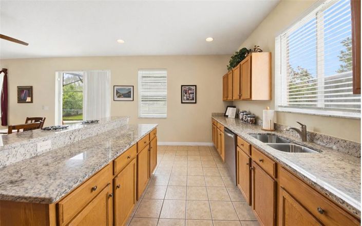 Image No.11-5 Bed Property for sale