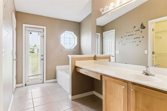 Image No.16-4 Bed Property for sale