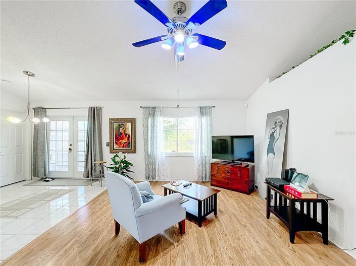 Image No.12-3 Bed Property for sale