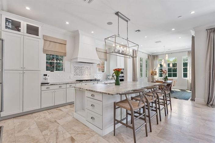 Image No.10-4 Bed Property for sale