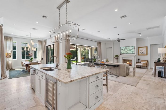 Image No.12-4 Bed Property for sale