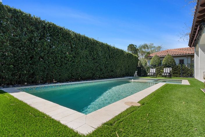 Image No.4-4 Bed Property for sale