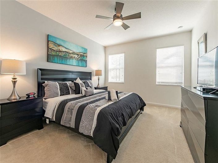 Image No.10-6 Bed Property for sale