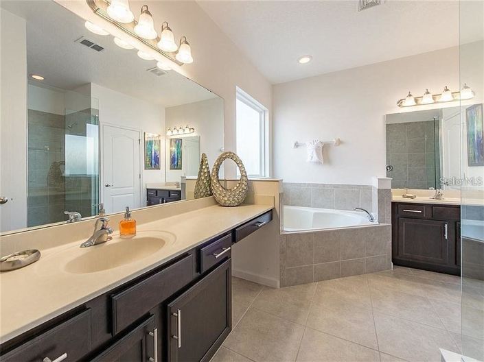 Image No.15-6 Bed Property for sale