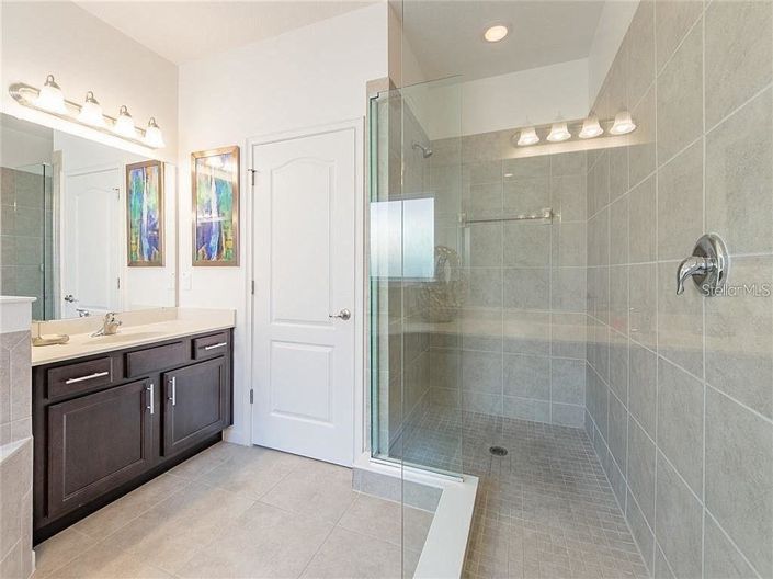 Image No.9-6 Bed Property for sale