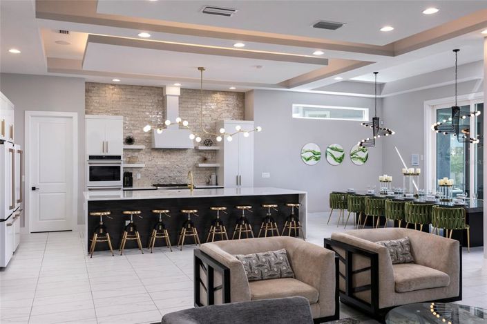 Image No.10-10 Bed Property for sale