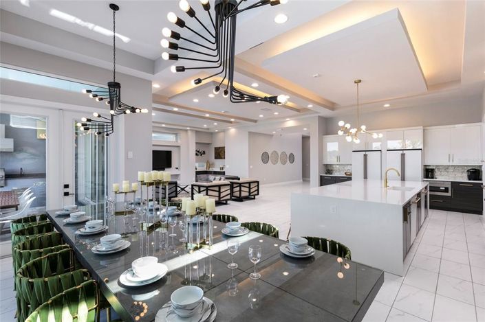 Image No.13-10 Bed Property for sale