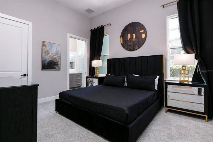 Image No.18-10 Bed Property for sale